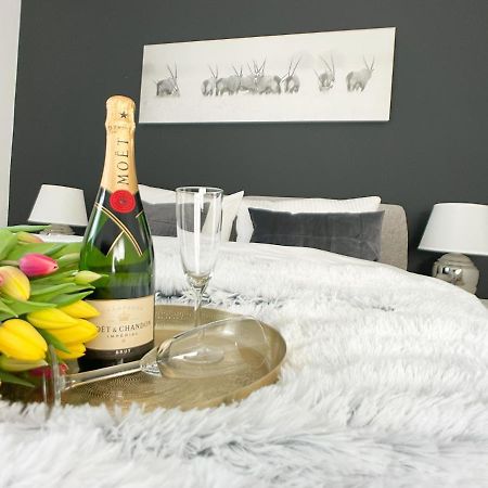 M-Style 01 Apartment Mit Terrasse Und Gasgrill, 24H Self-Check-In, Free Parking, Netflix نورنبيرغ المظهر الخارجي الصورة