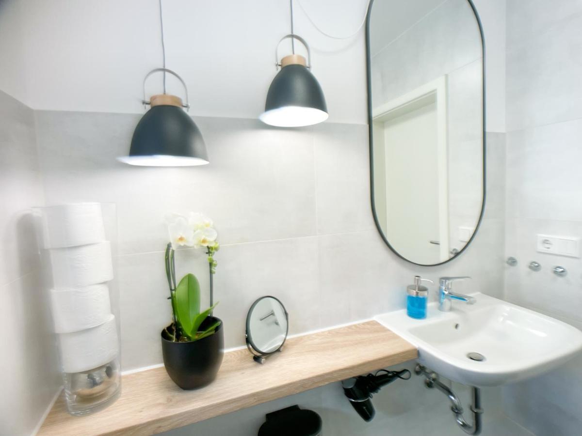 M-Style 01 Apartment Mit Terrasse Und Gasgrill, 24H Self-Check-In, Free Parking, Netflix نورنبيرغ المظهر الخارجي الصورة